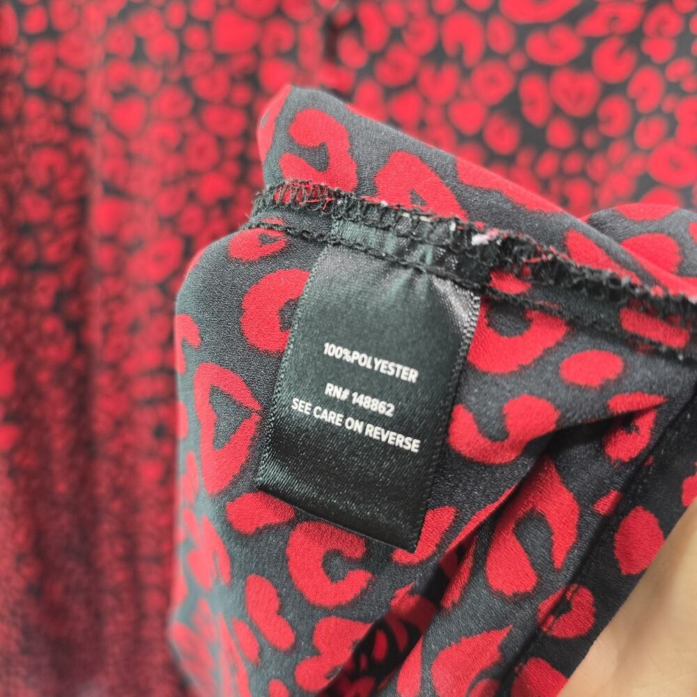 Torrid Shirt Womens 5 5X Red Black Blouse Heart Button Up Harper Leopard Cheetah - Picture 9 of 13